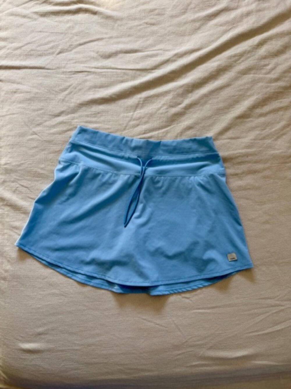 Vuori Daily Skirt 14" tennis skirt light blue Medium. Brand new never worn.